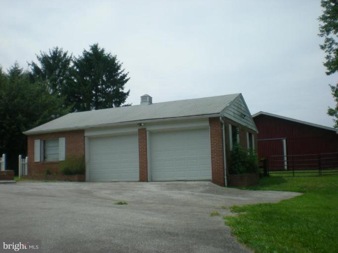 657 Cattail Run Road Charles Town, WV 25414 - Photo 12 of 30 Garage 1