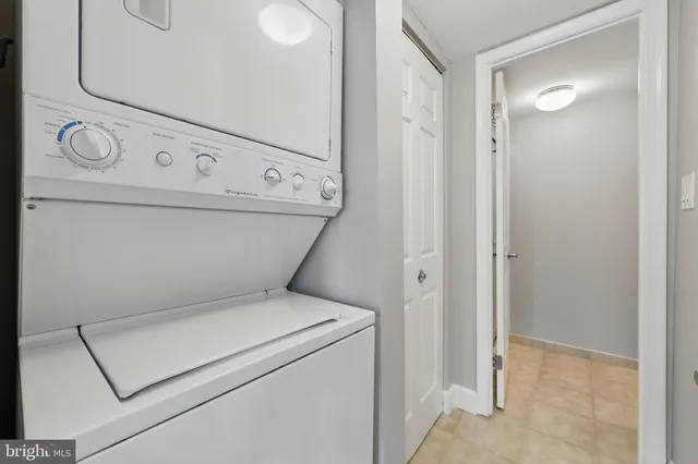 a close up view of a washer and dryer