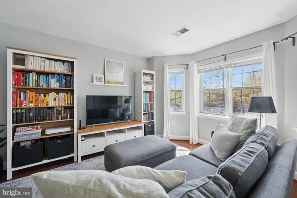 $325,000 | 3611 38th Street Northwest, Unit 209, Washington, DC 20016