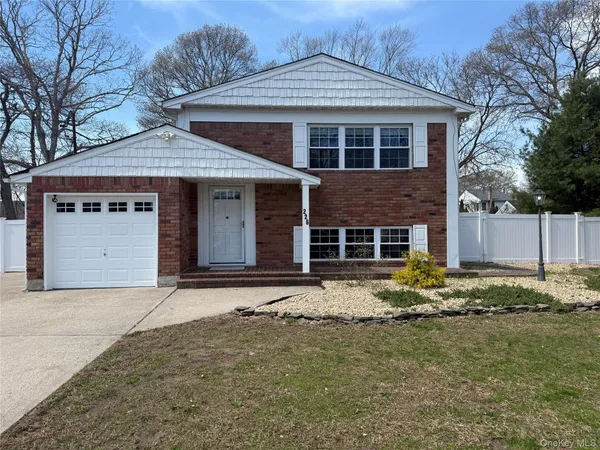 $669,999 | 226 Woodycrest Drive, Holtsville, NY 11742