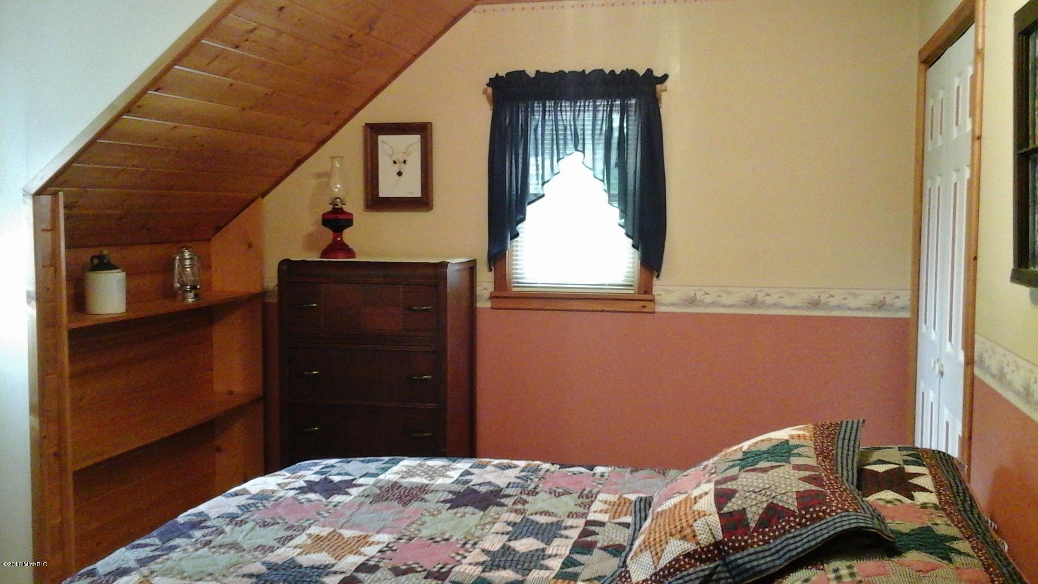 8139 Dan Smith Road Watervliet, MI 49098 - Photo 39 of 94 20160817_115342