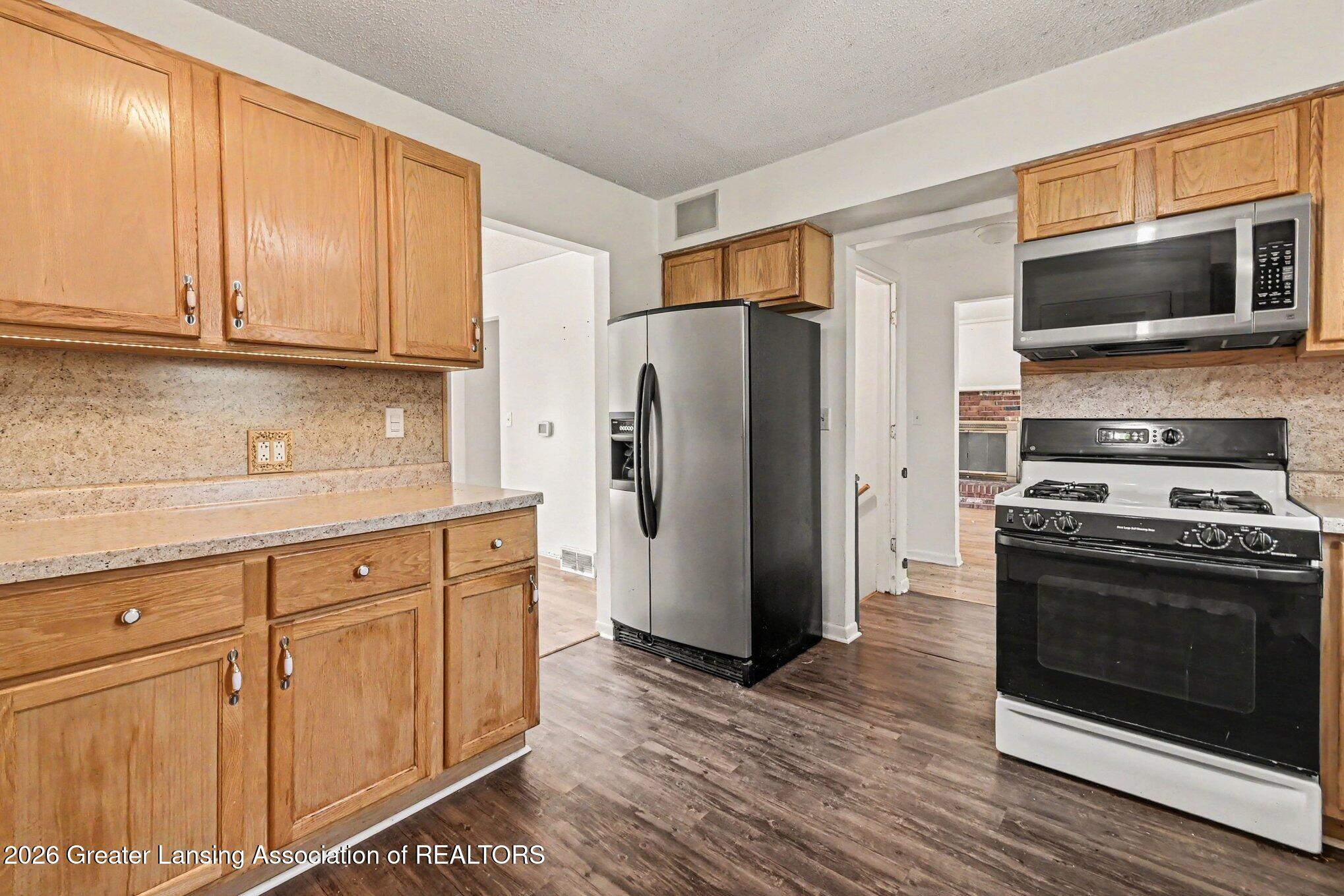 1072 Otto Road Charlotte, MI 48813 - Photo 11 of 27 012_file_2764
