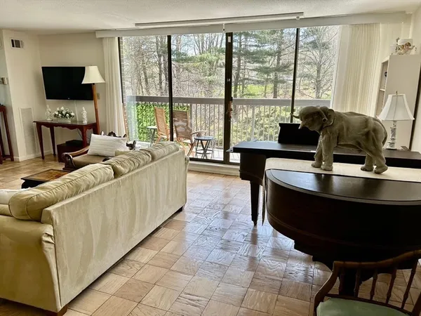 $3,700 | 40 Village Road, Unit 309, Middleton, MA 01949