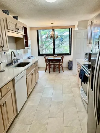 $3,700 | 40 Village Road, Unit 309, Middleton, MA 01949