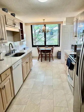 $3,700 | 40 Village Road, Unit 309, Middleton, MA 01949