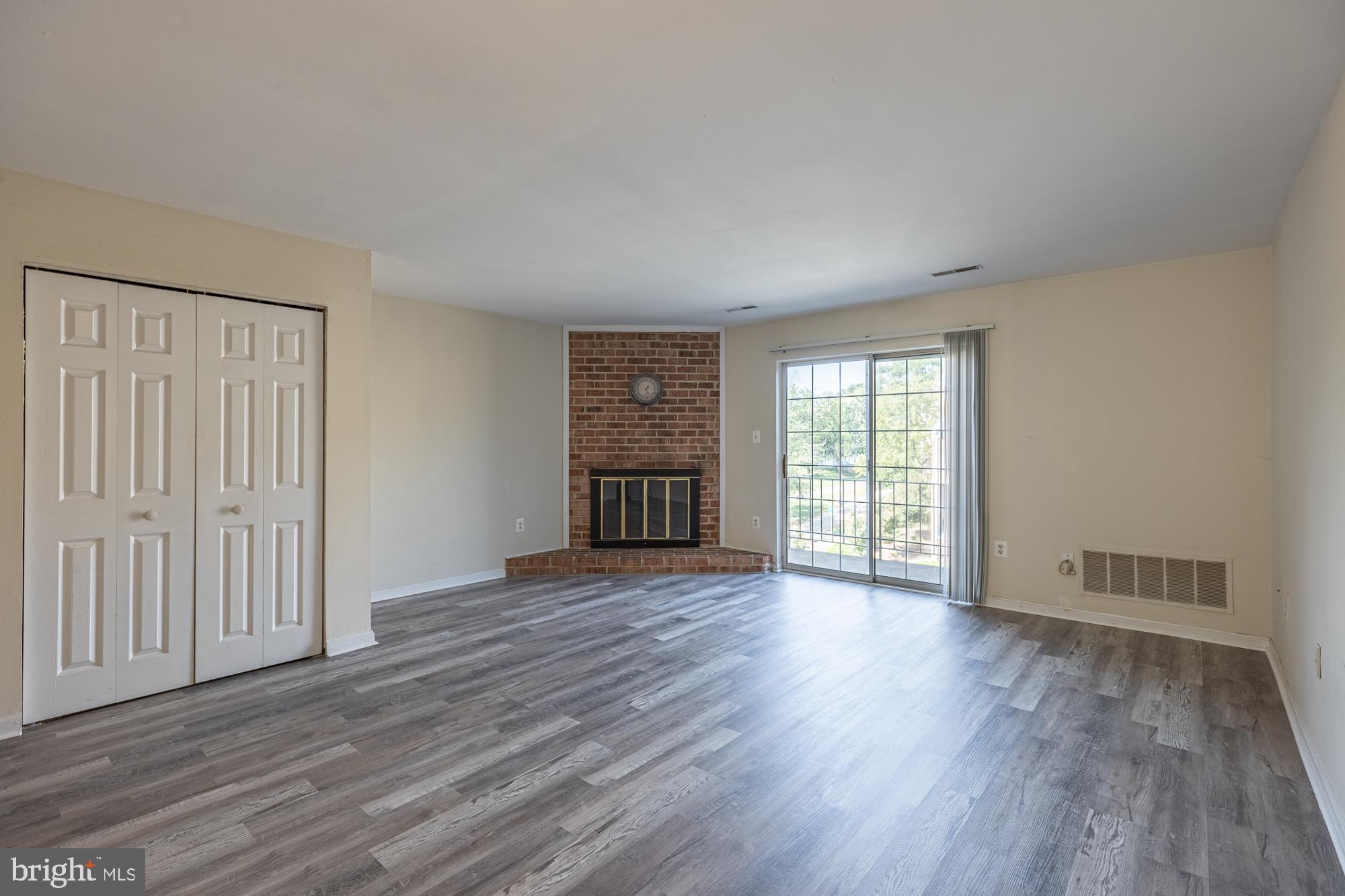 929 South Rolfe Street, Unit 2 Arlington, VA 22204 - Photo 3 of 25