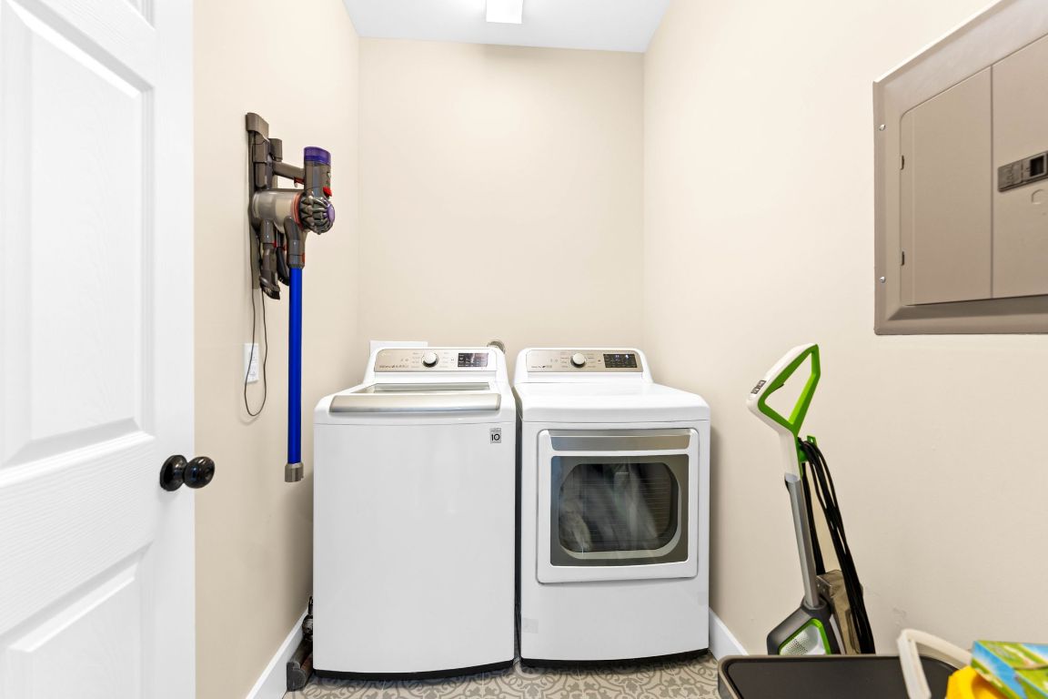 749 El Rey Drive Kyle, TX 78640 - Photo 14 of 40 a utility room with dryer and washer