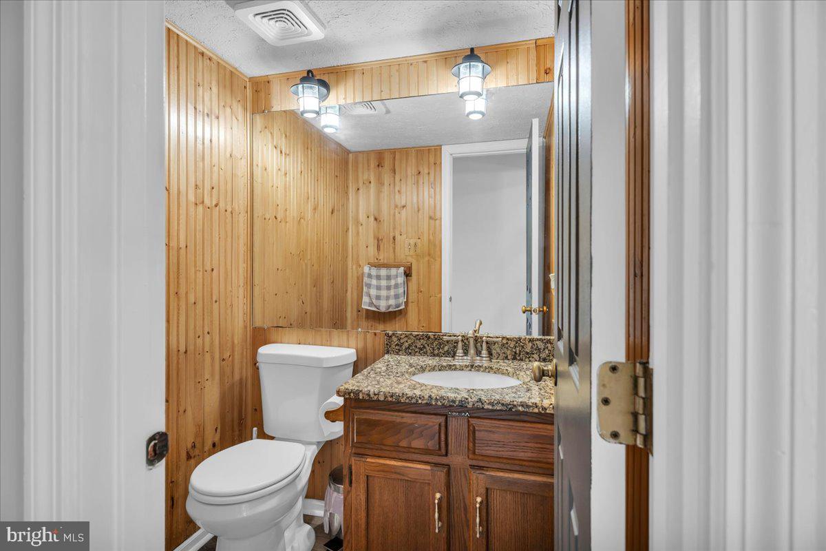 433 Glasgow Road Williamstown, NJ 08094 - Photo 11 of 34 Half bathroom