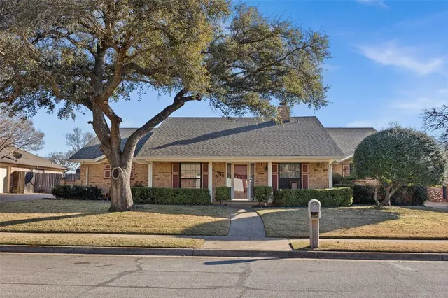 $430,000 | 1116 Clearview Drive, Bedford, TX 76021