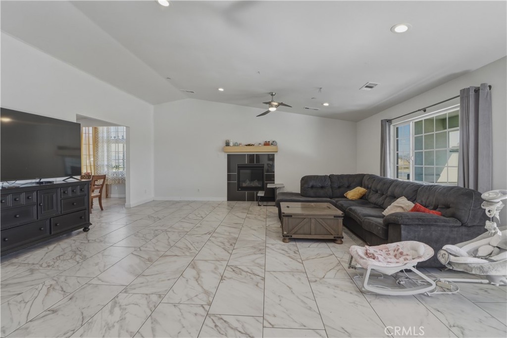15688 Winnebago Road Apple Valley, CA 92307 - Photo 7 of 22