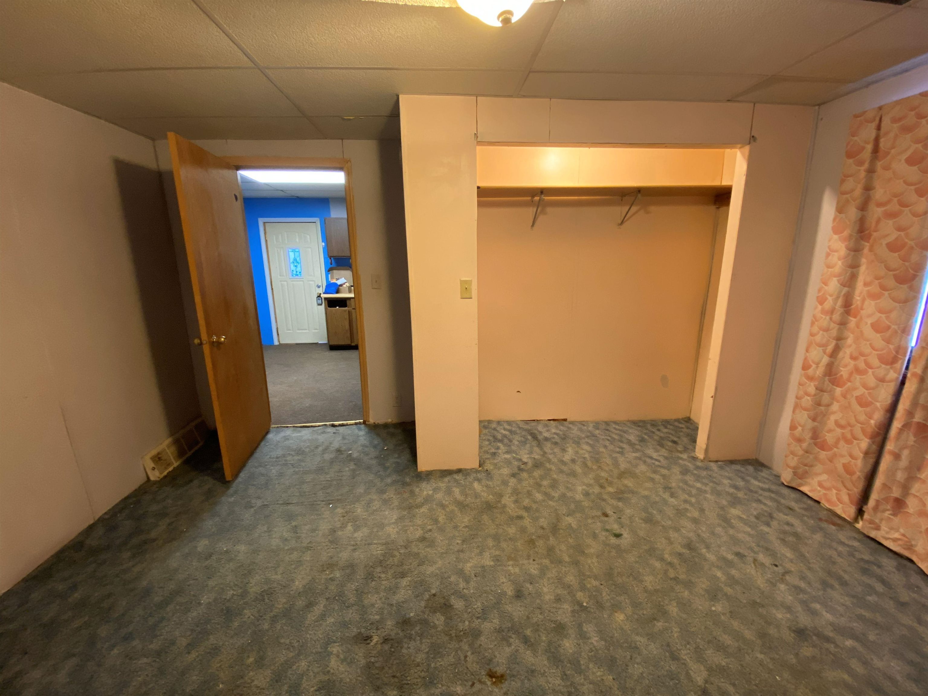 609 West Pleasant Street Freeport, IL 61032 - Photo 4 of 17 an empty room with closet