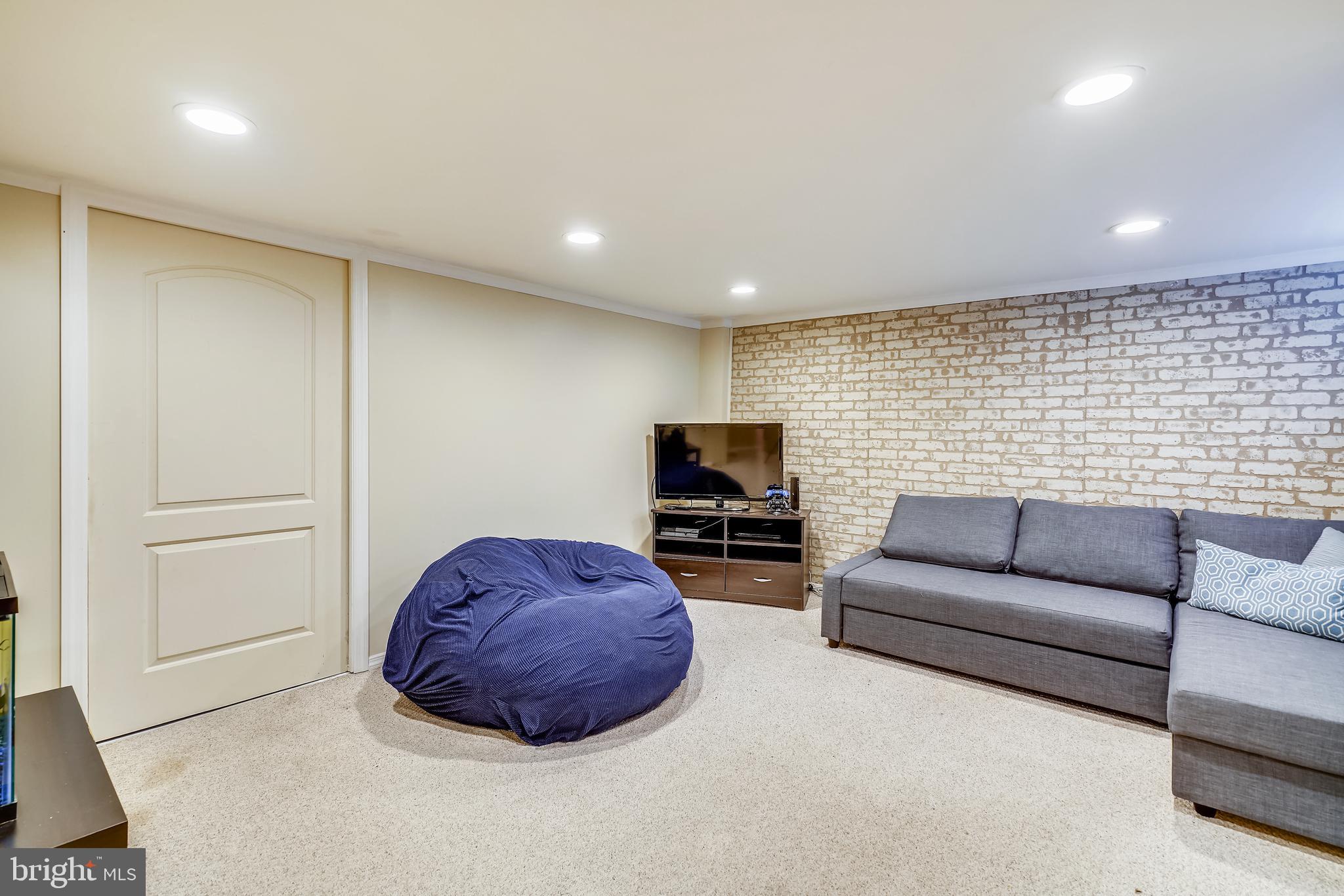 6110 Mt Ridge Road Catonsville, MD 21228 - Photo 14 of 17