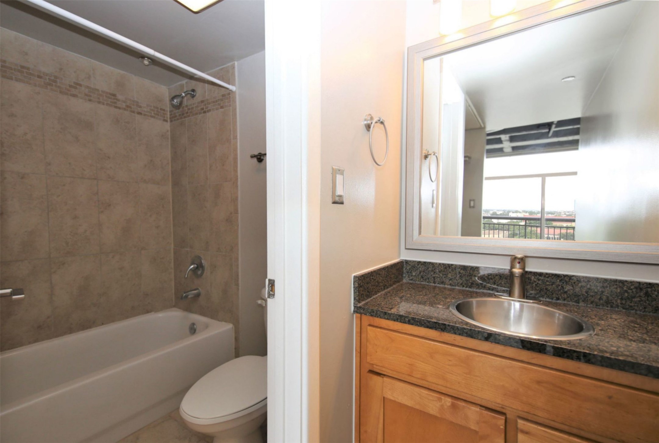 230 West Alabama Street, Unit 1002 Houston, TX 77006 - Photo 9 of 17