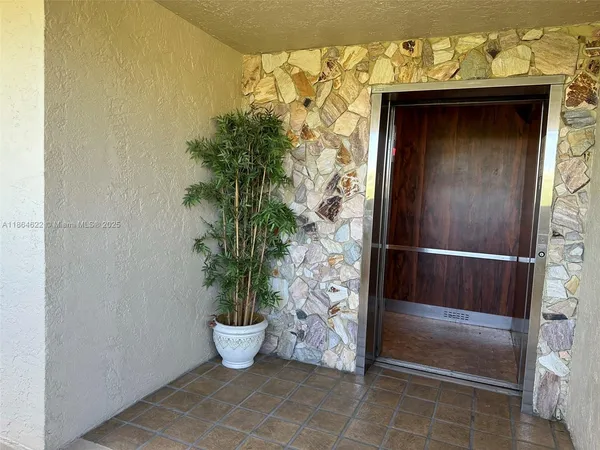 $2,100 | 3150 Northwest 42nd Avenue, Unit E401, Coconut Creek, FL 33066