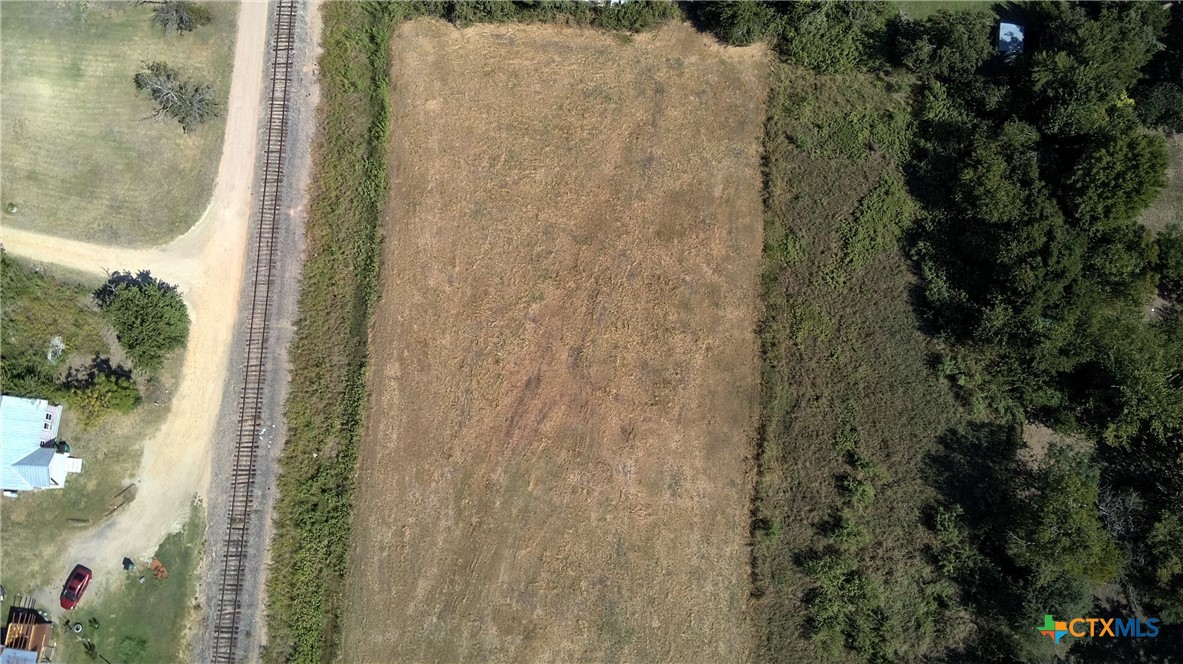 810 West 7th Street Cameron, TX 76520 - Photo 6 of 17 a bathroom with a shower