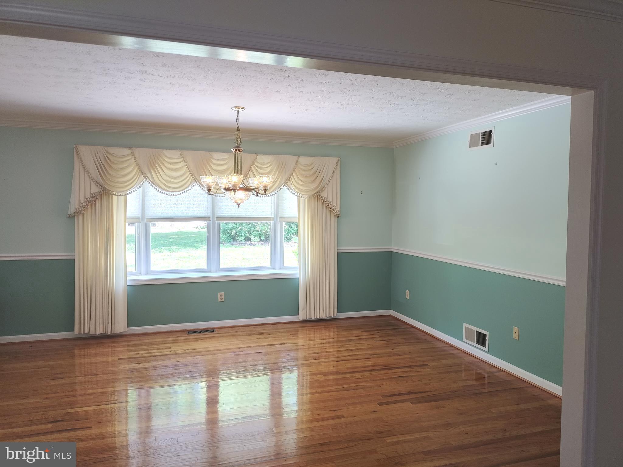 980 Marple Road Winchester, VA 22603 - Photo 36 of 76 Dining Room Bow Window