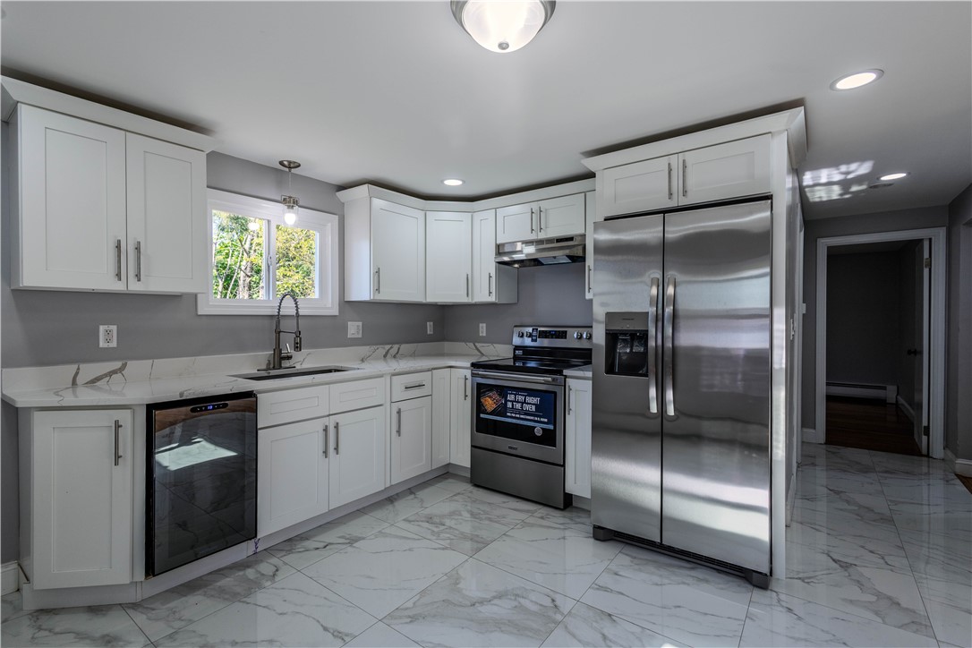 6 York Road Johnston, RI 02919 - Photo 4 of 24 Gallery Image 4