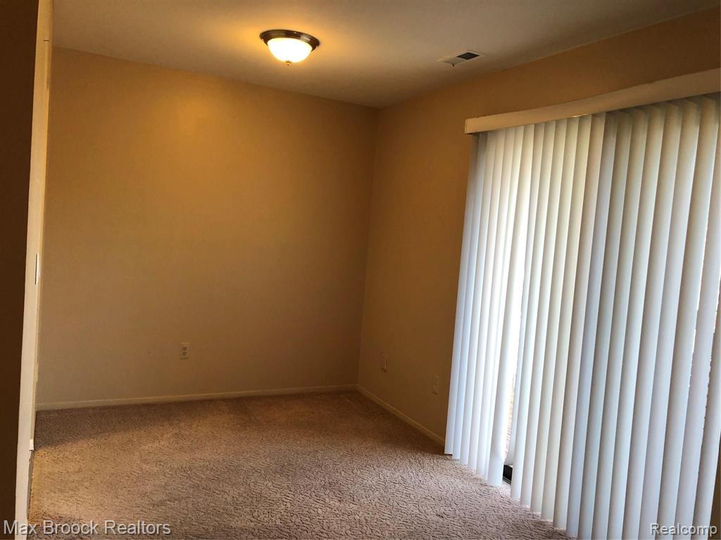 29880 West 12 Mile Road, Unit 812 Farmington, MI 48334 - Photo 6 of 14