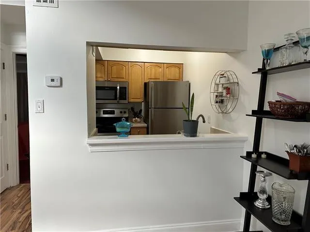 $1,350 | 2330 Edenborn Avenue, Unit 324, Metairie, LA 70001