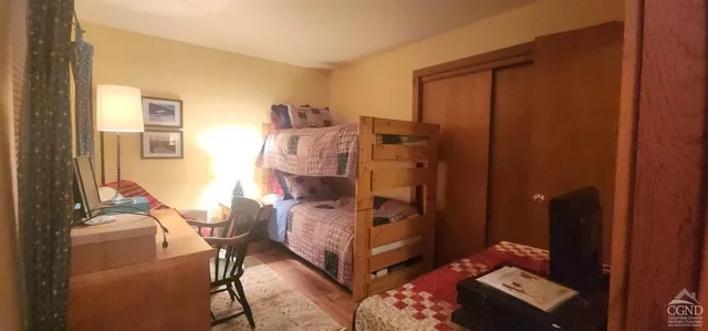 a view of entryway and kitchen