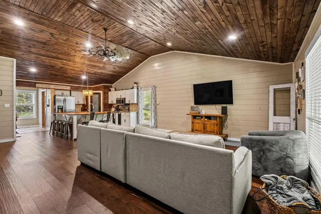 $319,500 | 720 County Road 2220, Ivanhoe, TX 75447