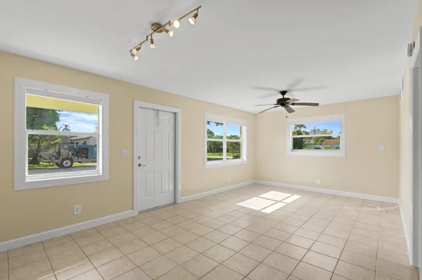 $1,650 | 615 Northeast 7th Avenue, Unit 4, Boynton Beach, FL 33435