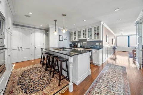 $1,095,000 | 65 East India Row, Unit 33C, Boston, MA 02110
