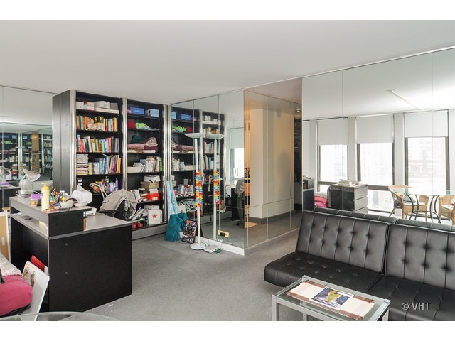 1 East Scott Street, Unit 1402 Chicago, IL 60610 - Photo 3 of 8