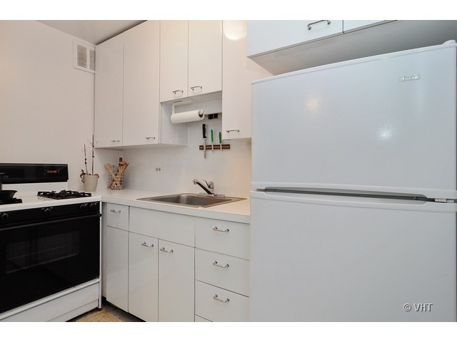 1 East Scott Street, Unit 1402 Chicago, IL 60610 - Photo 5 of 8