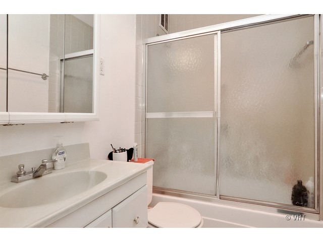 1 East Scott Street, Unit 1402 Chicago, IL 60610 - Photo 7 of 8