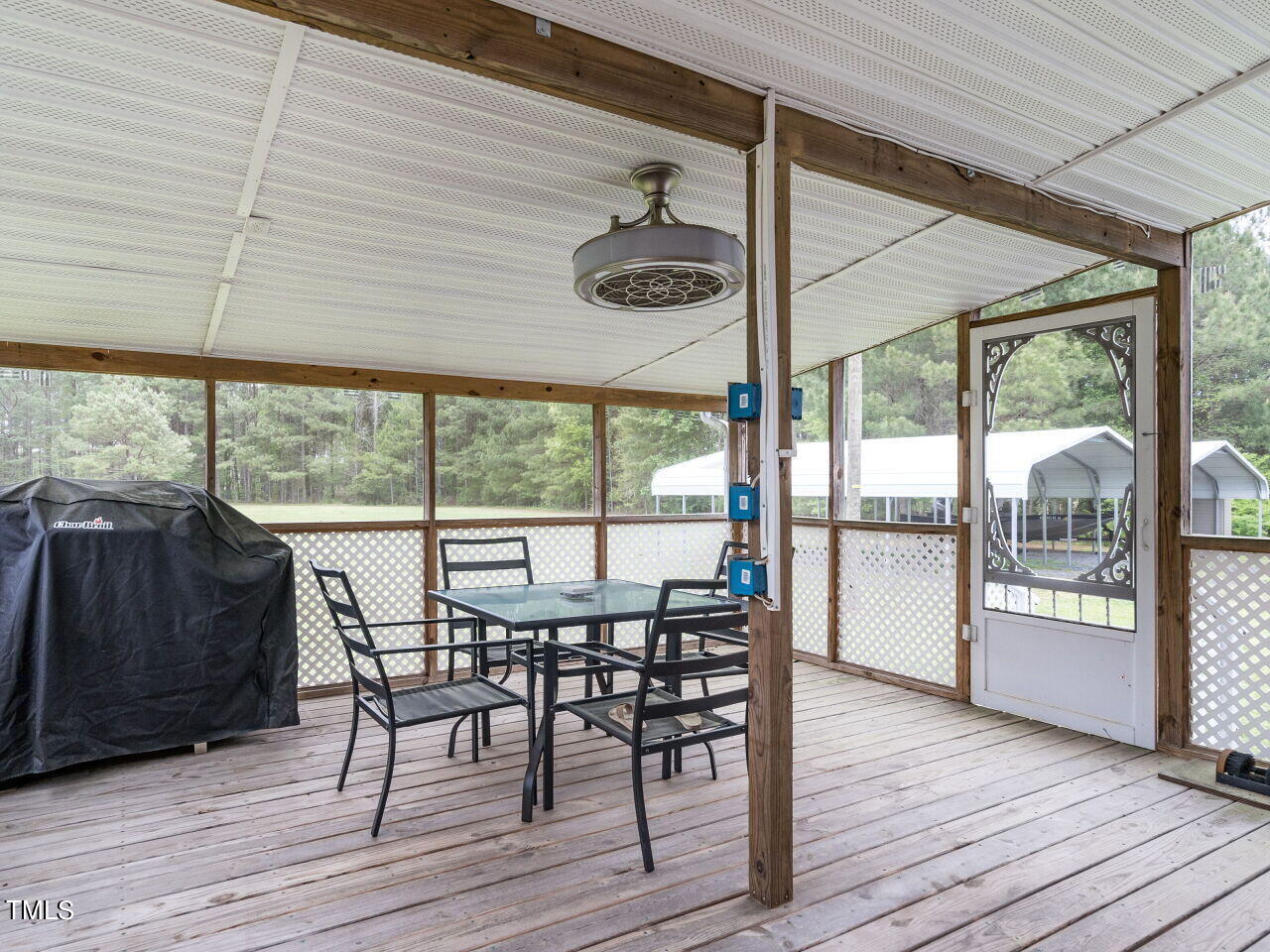 537 Hawkins Road Selma, NC 27576 - Photo 25 of 31 025-1280x960-screened-porch