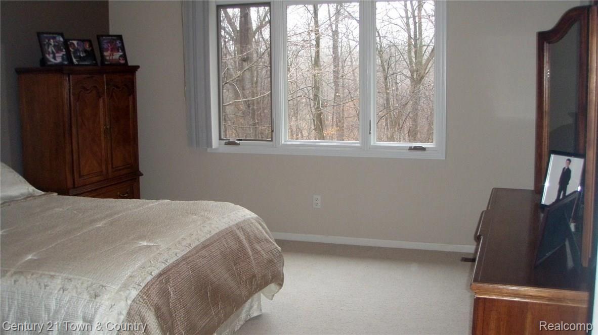 2181 Clinton View Circle Rochester, MI 48309 - Photo 12 of 34 P1010020-001.JPG