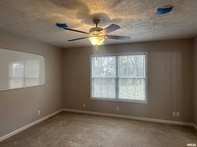 $165,000 | 2020 East Creekwood, Carbondale, IL 62902