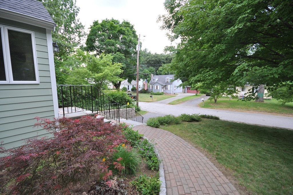 92 Higgins Road Framingham, MA 01701 - Photo 3 of 29 Gallery Image 3