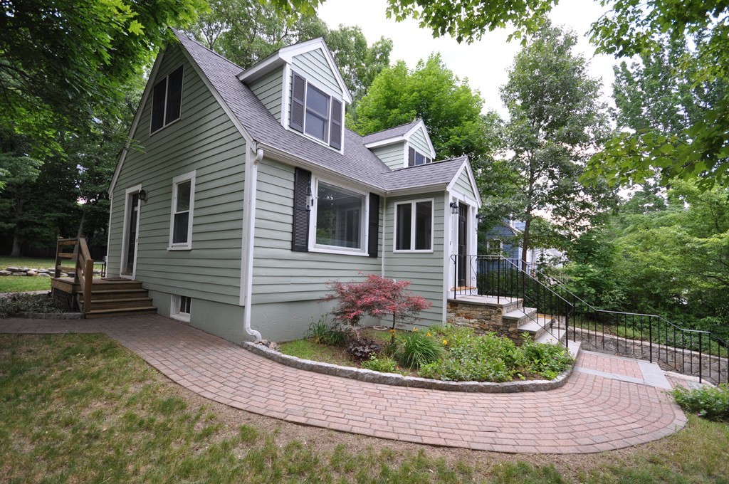 92 Higgins Road Framingham, MA 01701 - Photo 4 of 29 Gallery Image 4