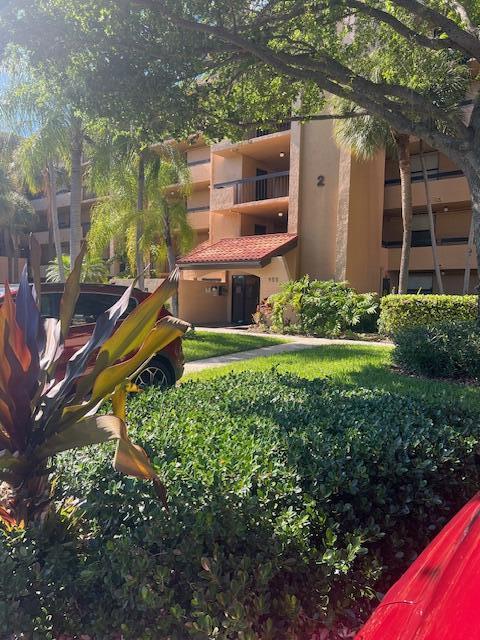 955 Dotterel Road, Unit 2111 Delray Beach, FL 33444 - Photo 21 of 22 LOBBY FRONTENTRANCE