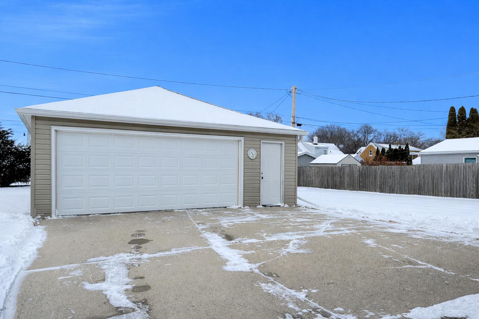 1706 George Street Manitowoc, WI 54220 - Photo 23 of 24 24 garage