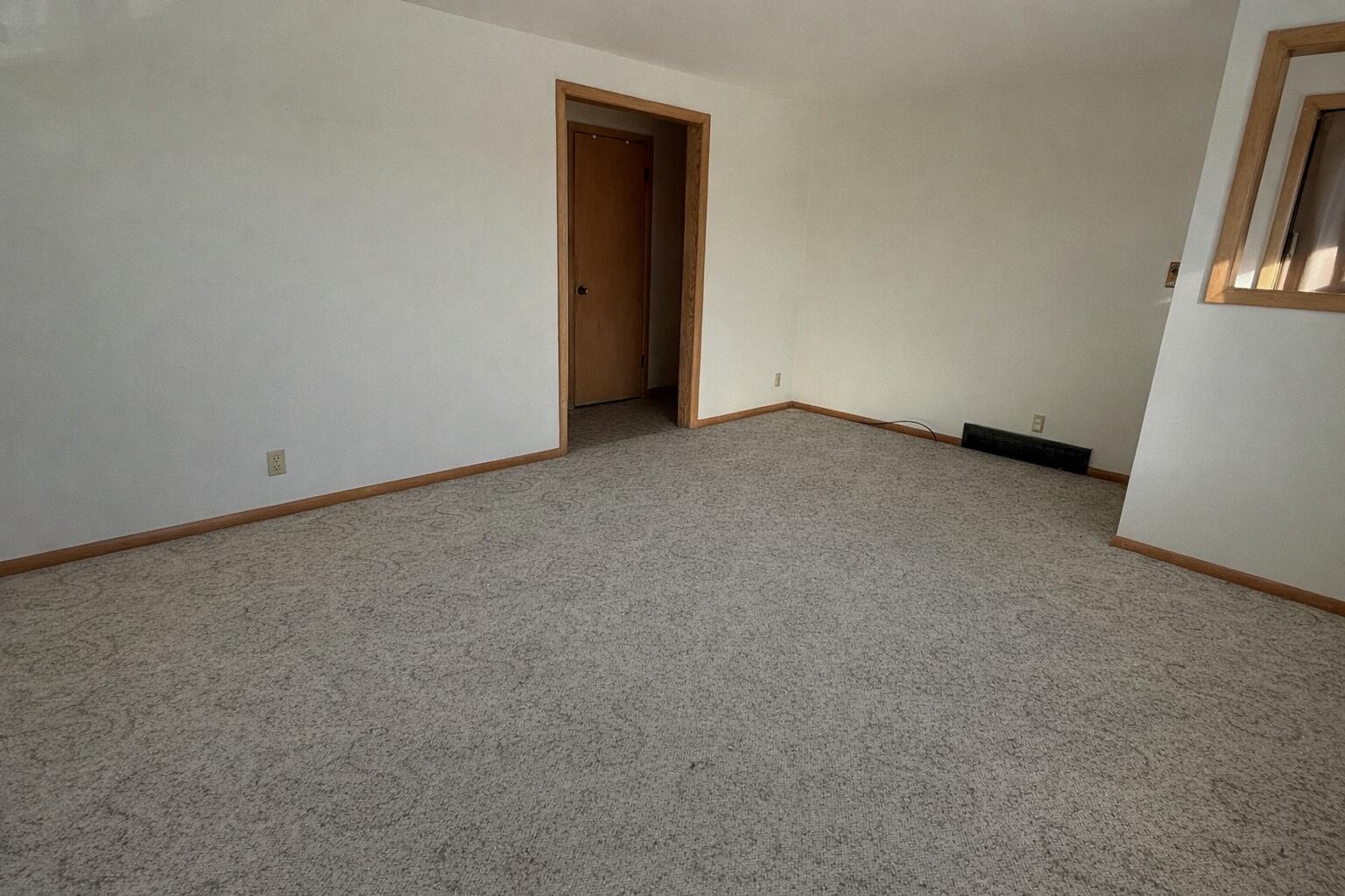 1706 George Street Manitowoc, WI 54220 - Photo 4 of 24 4 lving room