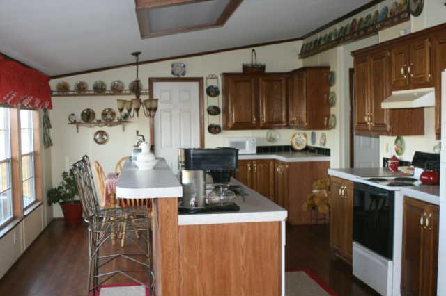 618 Sparrow Road Lafayette, TN 37083 - Photo 2 of 9 Large eat in kitchen