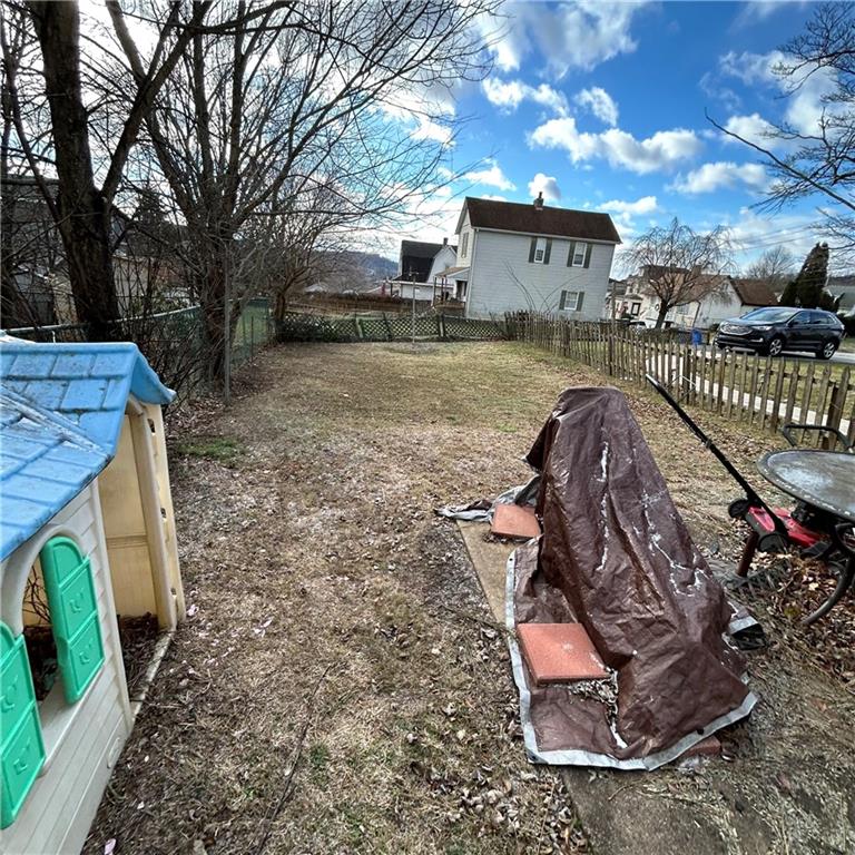 311 Magazine Street Carnegie, PA 15106 - Photo 15 of 16 a view of a park with iron fence