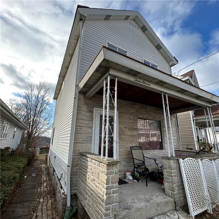 311 Magazine Street Carnegie, PA 15106 - Photo 2 of 16 a front view of a house with garden
