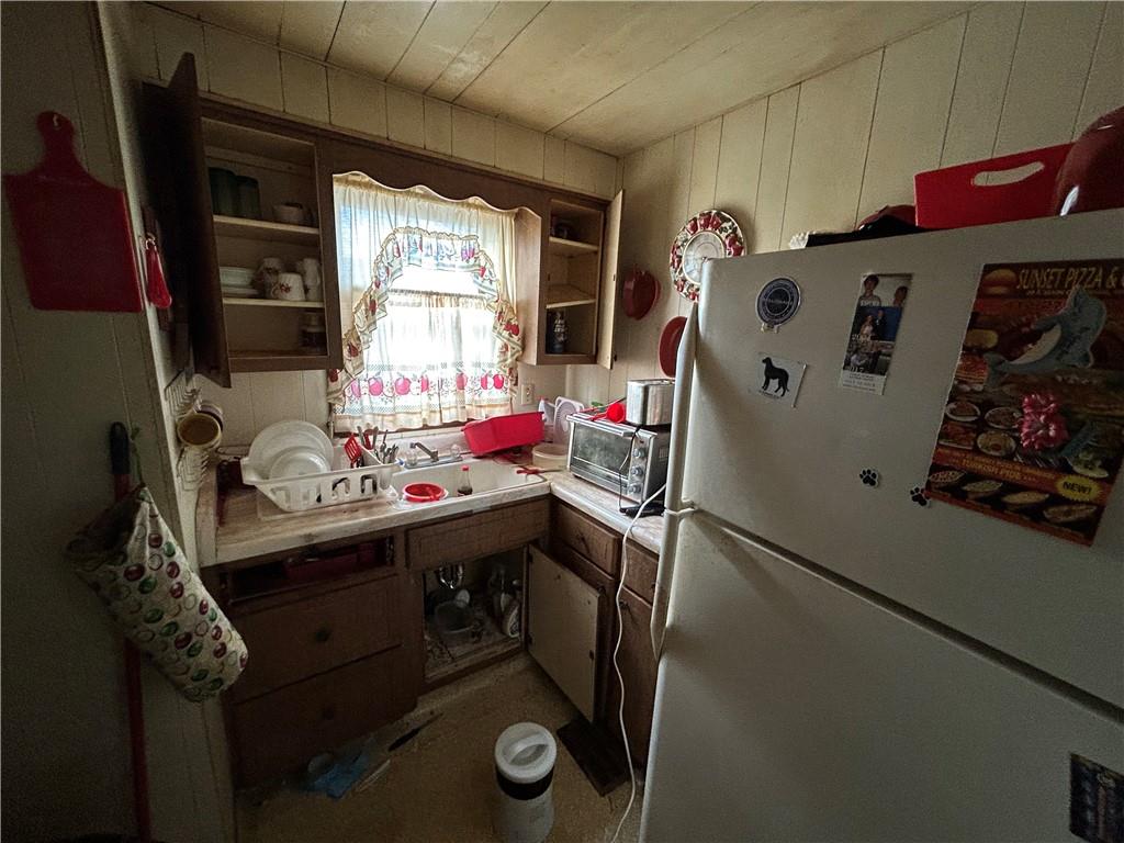 311 Magazine Street Carnegie, PA 15106 - Photo 10 of 16 a room with a window and washer