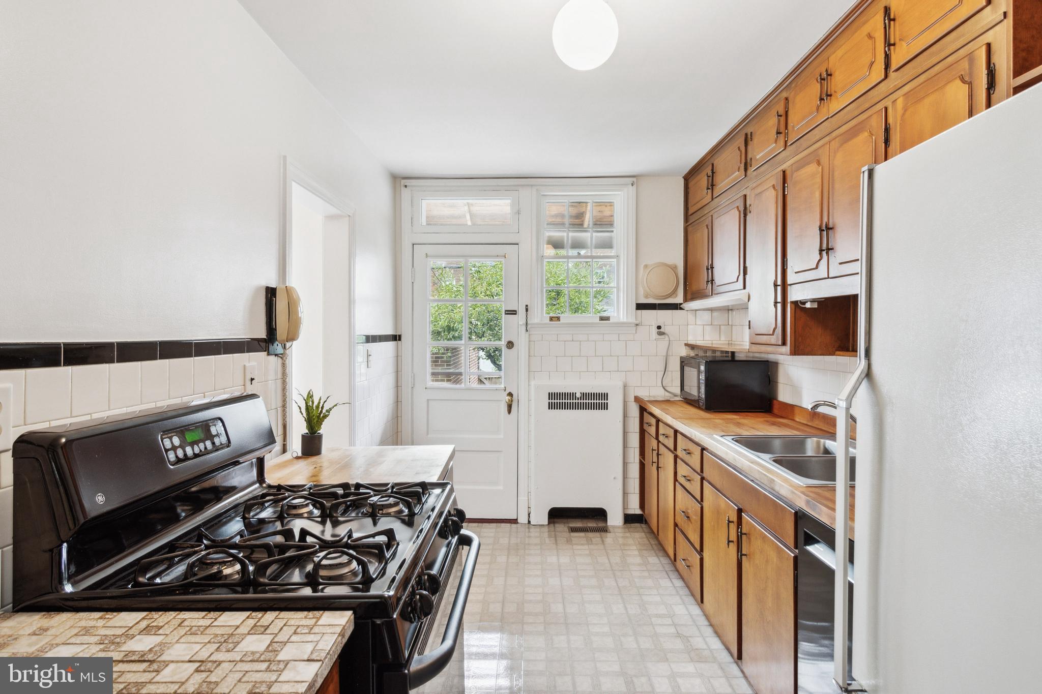 325 Murdock Road Baltimore, MD 21212 - Photo 3 of 30