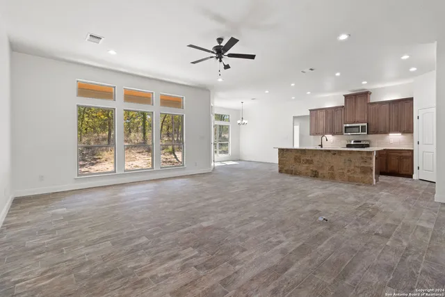 $458,000 | 140 Great Oaks Boulevard, La Vernia, TX 78121