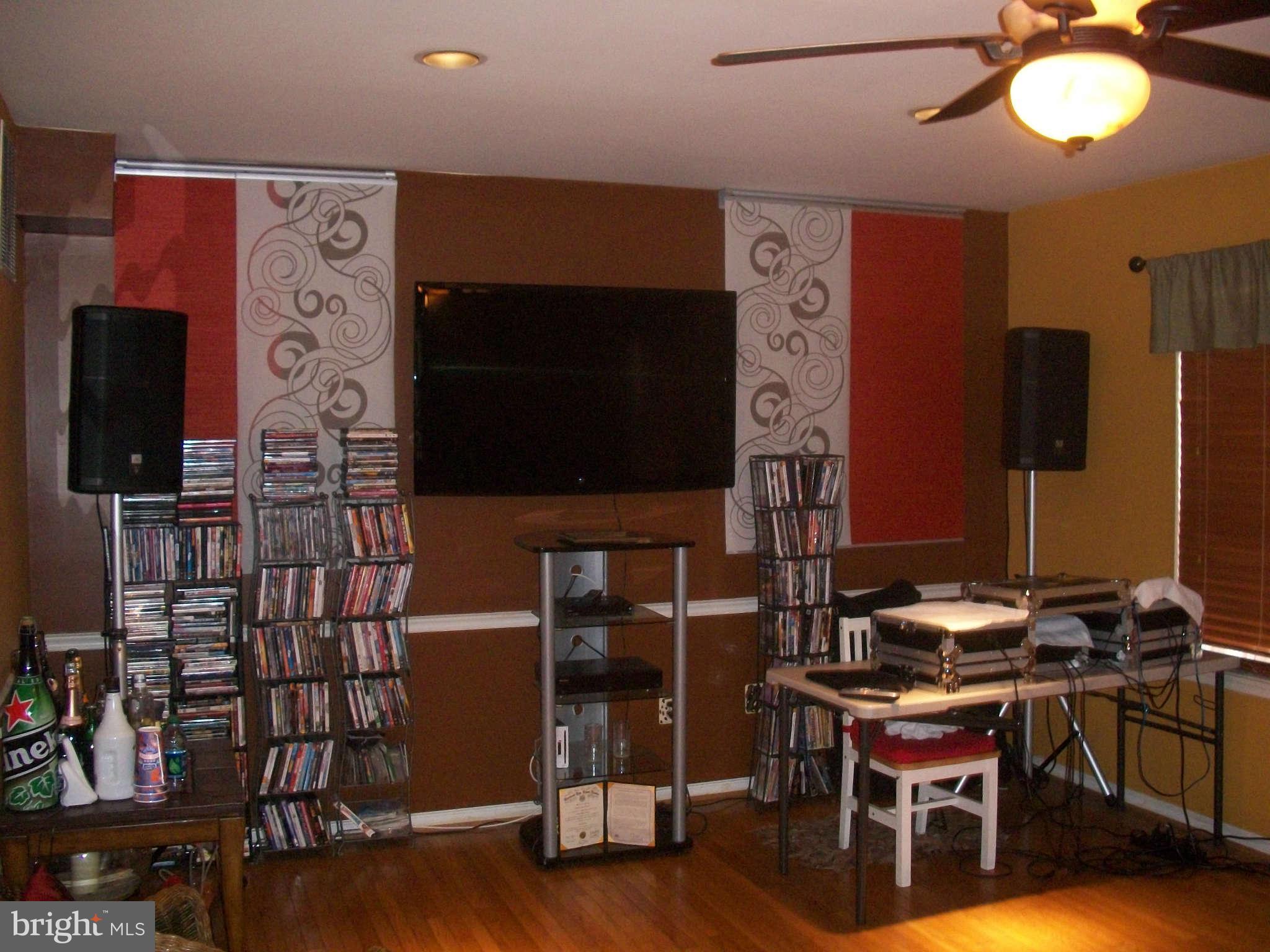 7031 Mayfair Road Laurel, MD 20707 - Photo 12 of 28 Living Room