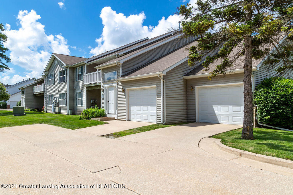 1311 Coolidge Road East Lansing, MI 48823 - Photo 2 of 15 20210701-942A0840
