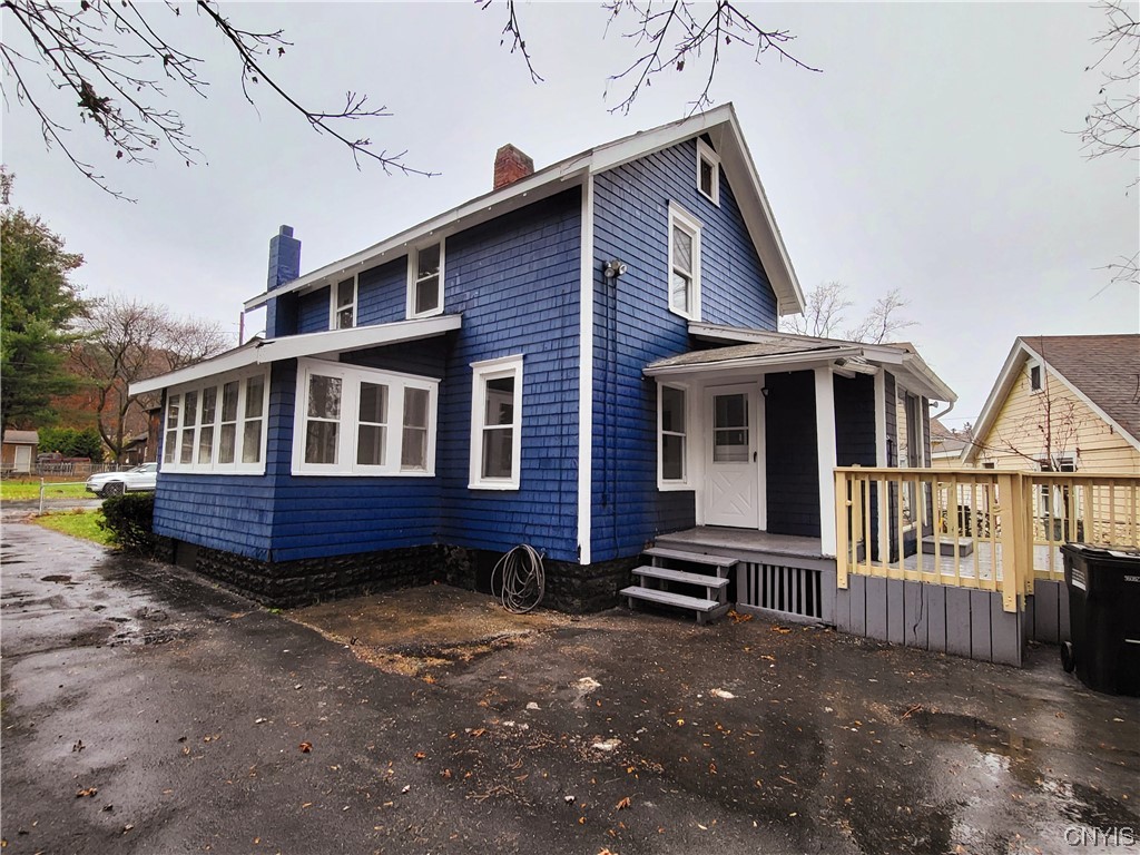 109 Smith Road Syracuse, NY 13207 - Photo 4 of 33