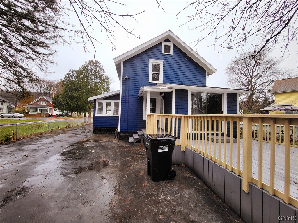 109 Smith Road Syracuse, NY 13207 - Photo 5 of 33