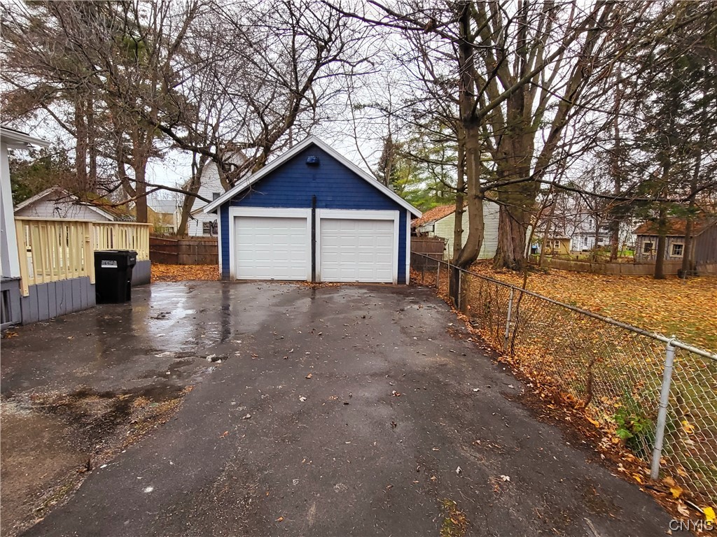 109 Smith Road Syracuse, NY 13207 - Photo 6 of 33