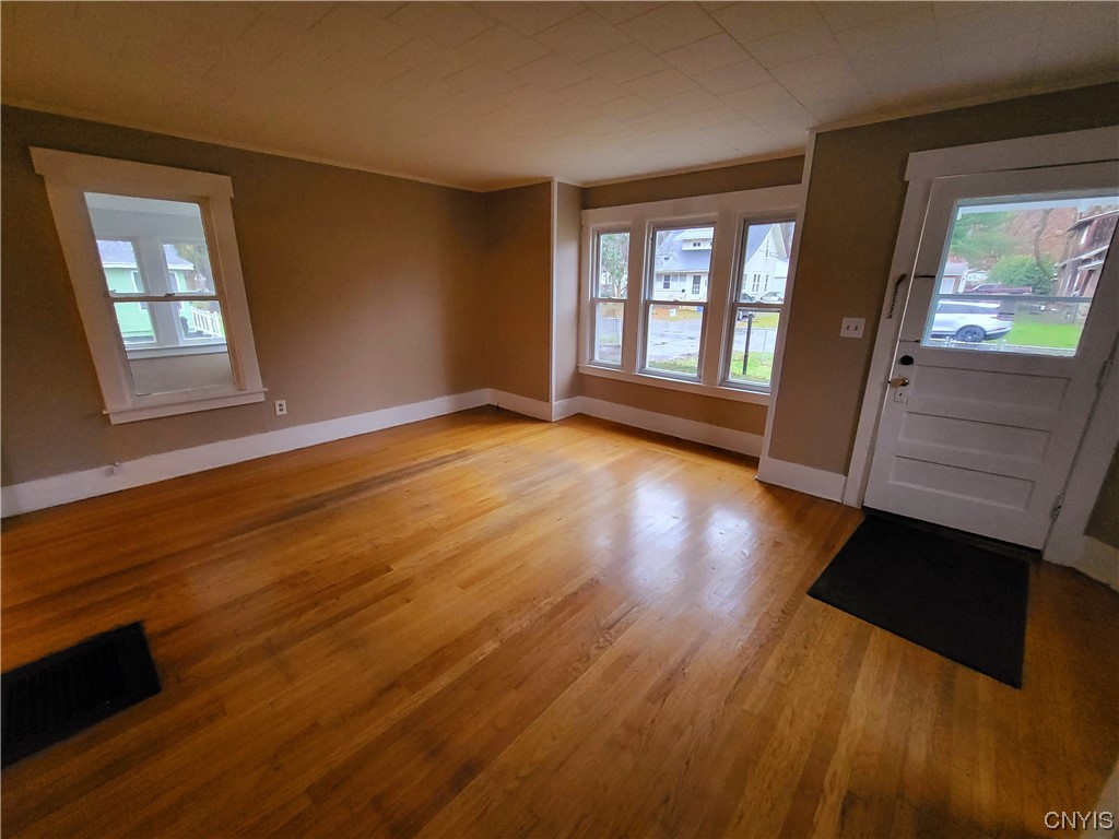 109 Smith Road Syracuse, NY 13207 - Photo 8 of 33